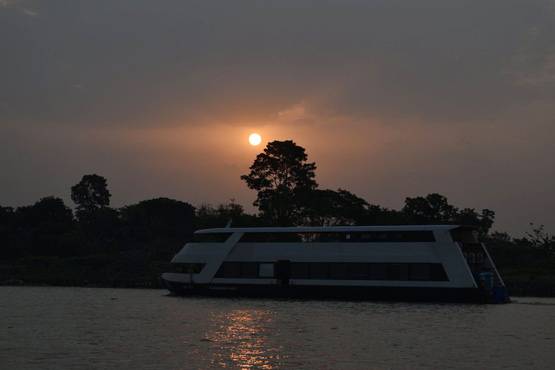 अब बनारस में लग्जरी क्रूज से कर सकेंगे सैर, इतना होगा किराया