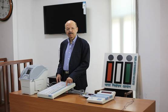 इन देशों में होता है भारत के EVM का इस्तेमाल, यहां हो चुका बैन