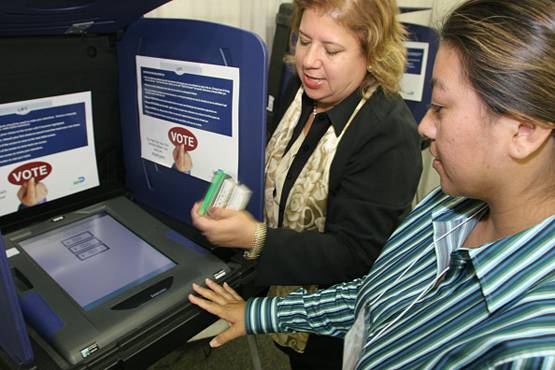 इन देशों में होता है भारत के EVM का इस्तेमाल, यहां हो चुका बैन