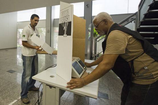 इन देशों में होता है भारत के EVM का इस्तेमाल, यहां हो चुका बैन