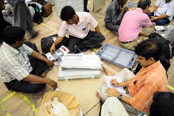 इन देशों में होता है भारत के EVM का इस्तेमाल, यहां हो चुका बैन