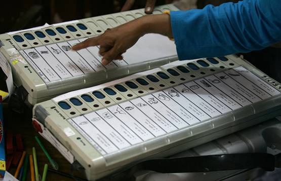इन देशों में होता है भारत के EVM का इस्तेमाल, यहां हो चुका बैन