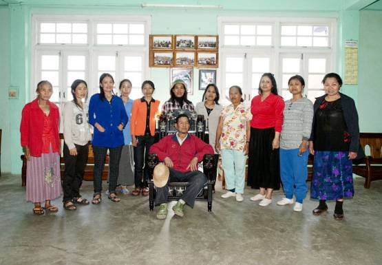 39 पत्नियों संग रहता है शख्स, देखें सबसे बड़ी फैमिली की PICS