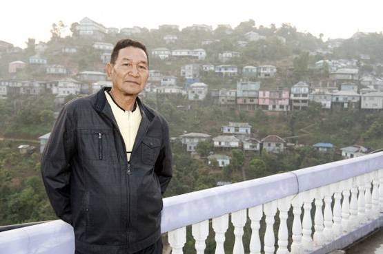 39 पत्नियों संग रहता है शख्स, देखें सबसे बड़ी फैमिली की PICS