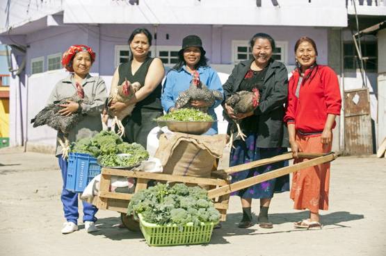 39 पत्नियों संग रहता है शख्स, देखें सबसे बड़ी फैमिली की PICS