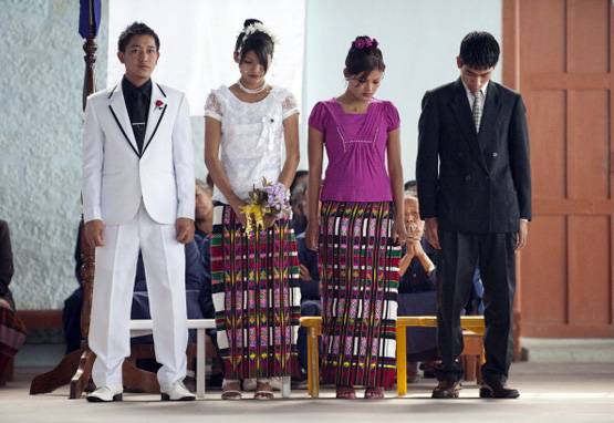 39 पत्नियों संग रहता है शख्स, देखें सबसे बड़ी फैमिली की PICS