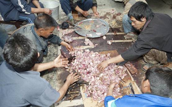 39 पत्नियों संग रहता है शख्स, देखें सबसे बड़ी फैमिली की PICS