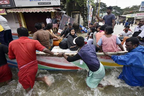 केरल में 10 लाख मछुआरे, बाढ़ में फंसे लोगों के लिए बने जीवनरक्षक
