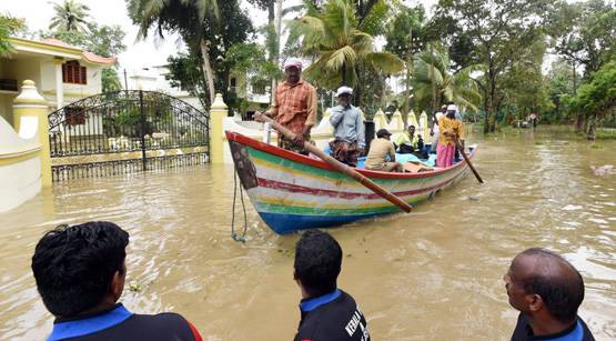 केरल में 10 लाख मछुआरे, बाढ़ में फंसे लोगों के लिए बने जीवनरक्षक