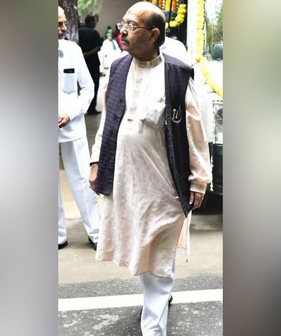 बिग बी के समधी का अंतिम संस्कार, अभिषेक के साथ दिखे ऋषि कपूर