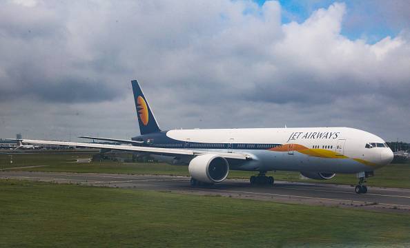 पायलटों का विरोध आया काम, वेतन कटौती पर 'जेट' का यूटर्न