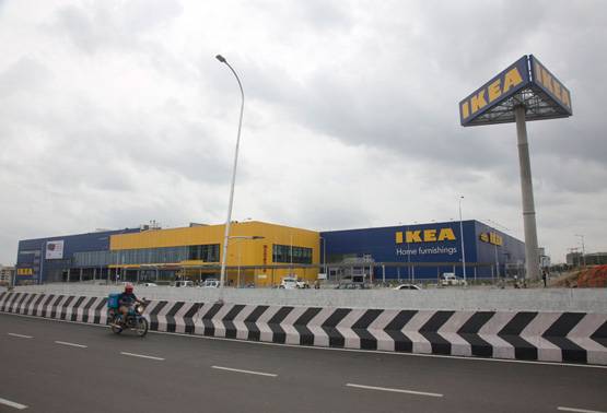 IKEA स्टोर पर टूट पड़े लोग, 100 रु. से भी कम में मिल रहे ये सामान