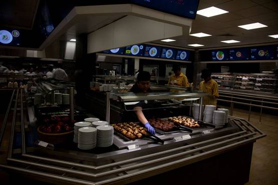 IKEA स्टोर पर टूट पड़े लोग, 100 रु. से भी कम में मिल रहे ये सामान