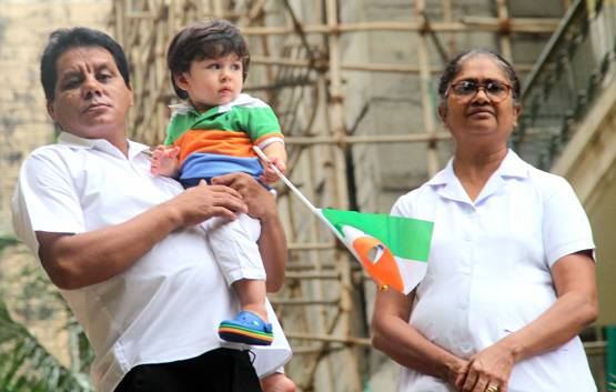 स्वतंत्रता दिवस पर तैमूर अली खान का ये अंदाज, देखते रह जाएंगे फोटो