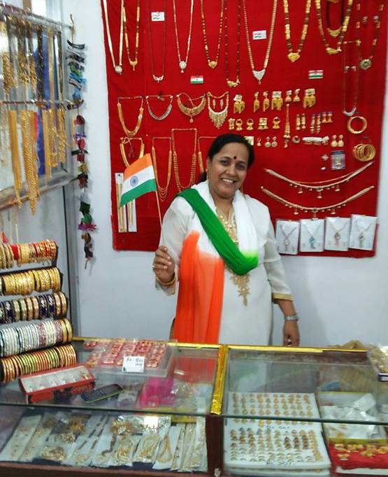 एक बाई जो घरों में काम करते-करते बन गई कॉमेडियन