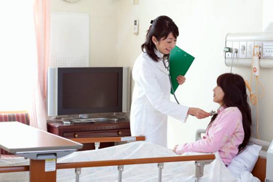 लड़कियां न बनें डॉक्‍टर इसलिए कॉलेज कम कर देता था नंबर