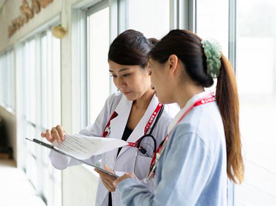 लड़कियां न बनें डॉक्‍टर इसलिए कॉलेज कम कर देता था नंबर