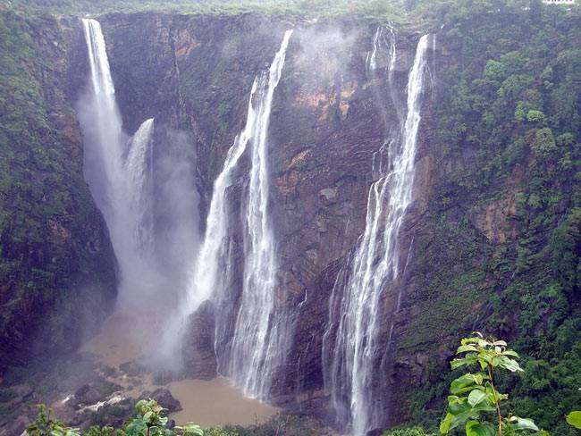 ये हैं देश के 10 सबसे खूबसूरत झरने, एक बार जरूर देखें