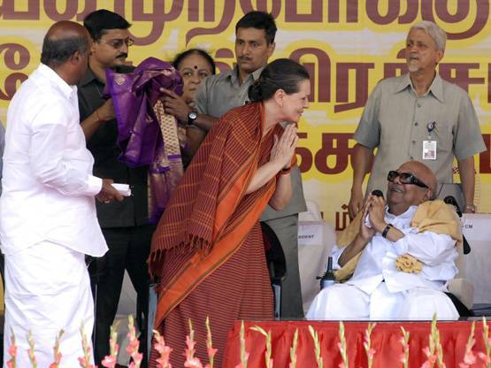 जानिए, दाह संस्कार की जगह क्यों दफनाया गया करुणानिधि को?