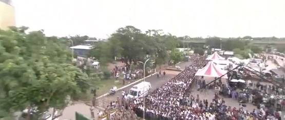 जानिए, दाह संस्कार की जगह क्यों दफनाया गया करुणानिधि को?