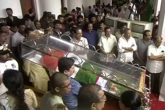 जानिए, दाह संस्कार की जगह क्यों दफनाया गया करुणानिधि को?