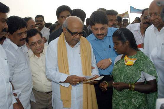 जानिए, दाह संस्कार की जगह क्यों दफनाया गया करुणानिधि को?