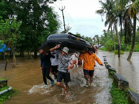 PHOTOS: केरल में जलप्रलय, सवा 3 लाख बेघर, देखें पानी का कहर