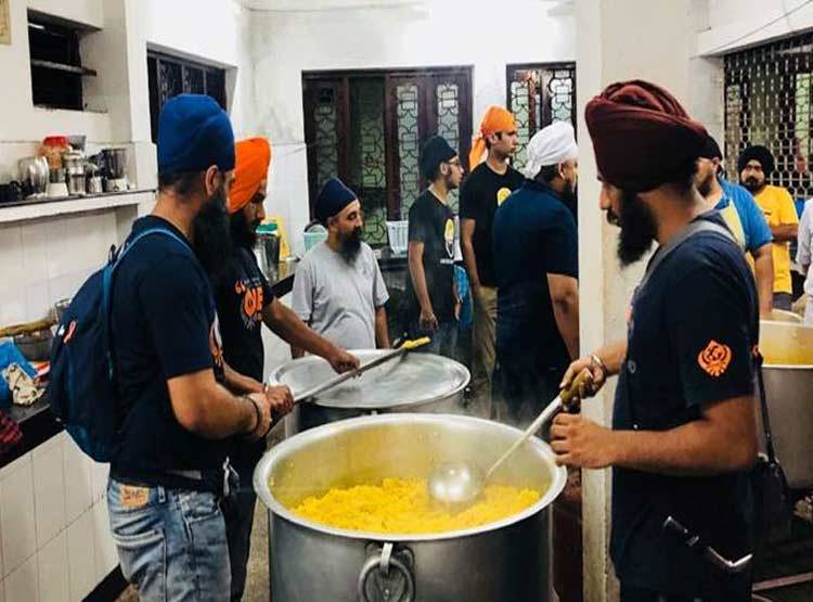 केरल के बाढ़ पीड़ित लोगों की आप ऐसे कर सकते हैं मदद