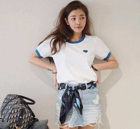 43 की उम्र में 20 साल की दिखती है ये महिला, जानें लुक का राज