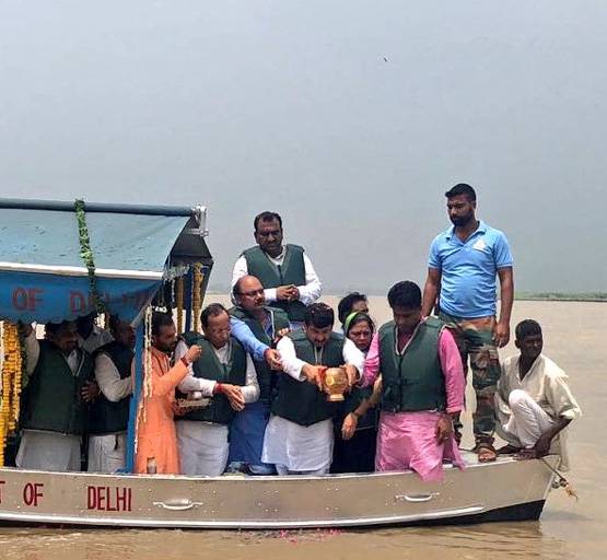 अटल के अस्थि विसर्जन में दैवीय शक्तियां? ये है दावे का सच