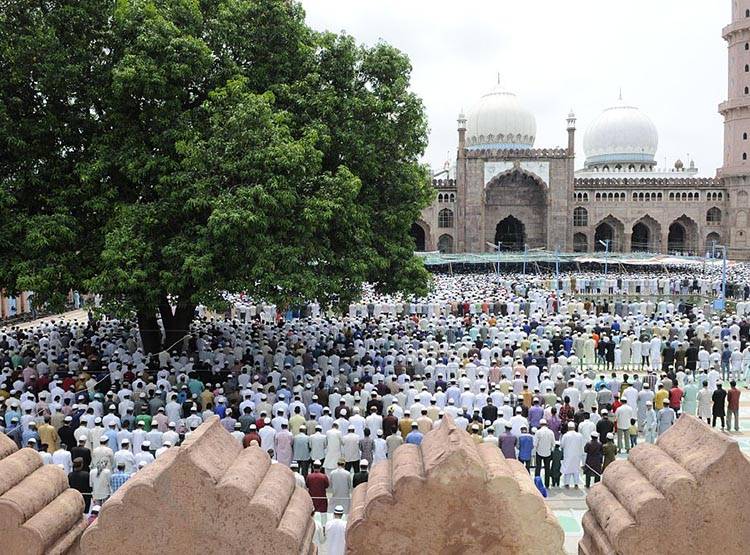 ये हैं देश की प्रमुख मस्जिदें, एक साथ लाखों लोग अदा करते हैं नमाज