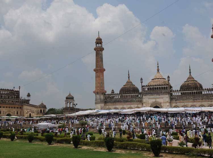 ये हैं देश की प्रमुख मस्जिदें, एक साथ लाखों लोग अदा करते हैं नमाज