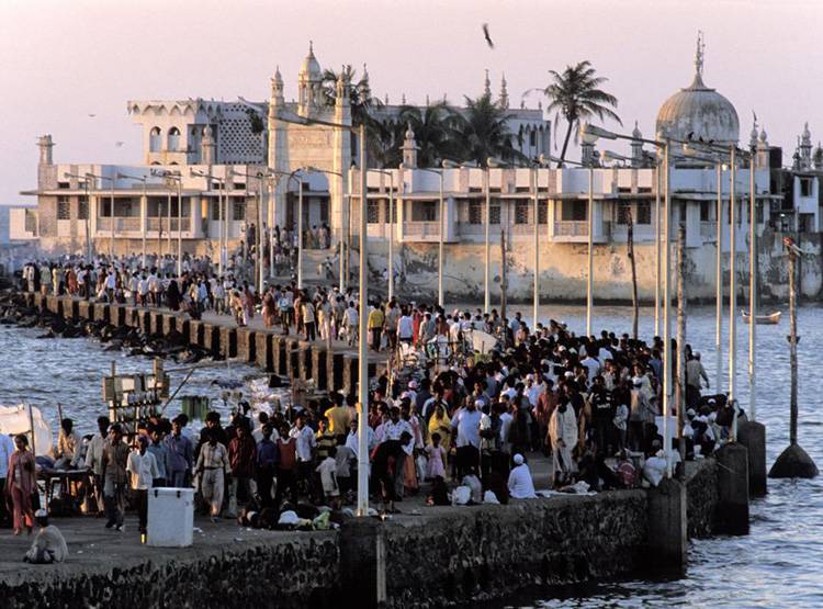 ये हैं देश की प्रमुख मस्जिदें, एक साथ लाखों लोग अदा करते हैं नमाज