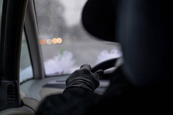 ऑटो ड्राइवर की बदसलूकी, गंदी हरकत के बाद रास्ते में उतारी पैंट