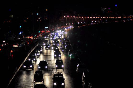 ऑटो ड्राइवर की बदसलूकी, गंदी हरकत के बाद रास्ते में उतारी पैंट