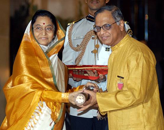 उधार लेकर किया था बिजनेस, अब 139 अरब के मालिक हैं नारायणमूर्ति