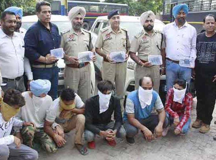 चंडीगढ़ की पहली महिला कैब ड्राइवर निकली गैंगस्टर, कार लूट में अरेस्ट