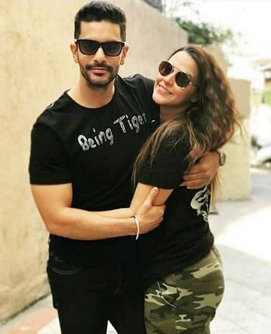 पूल में पति संग नेहा धूपि‍या का रोमांस, मालदीव में मना रहीं हॉलिडे