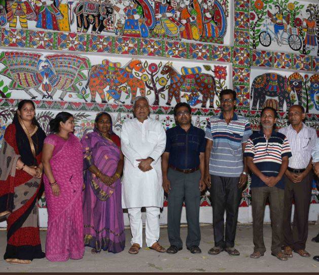 मधुबनी पेंटिंग से सजी ट्रेन दिल्ली के लिए दौड़ पड़ी, देखें तस्वीरें