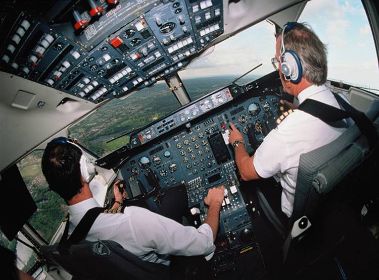 पायलटों का विरोध आया काम, वेतन कटौती पर 'जेट' का यूटर्न