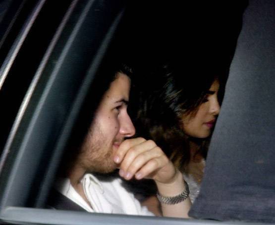 जानें- प्रियंका और उनके मंगेतर निक में कौन ज्यादा अमीर?