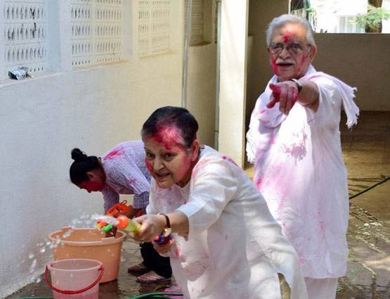 लाइमलाइट से दूर अब ऐसी है राखी गुलजार की लाइफस्टाइल