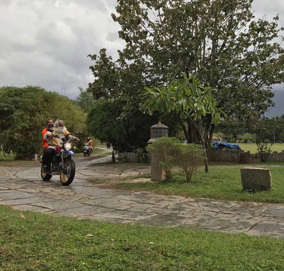 सद्गुरु के साथ बाबा रामदेव ने की बाइक पर सवारी, देखें PICS