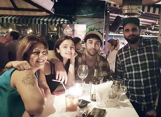 अपने रिलेशनशिप स्टेटस पर आलिया ने कहा- 'NO, सॉरी, NOT सिंगल'