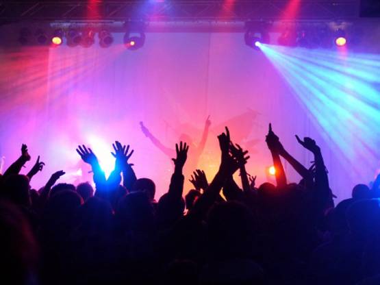 गेस्‍ट हाउस में रेव पार्टी, आपत्‍त‍िजनक हालत में मिले 150 स्‍टूडेंट्स