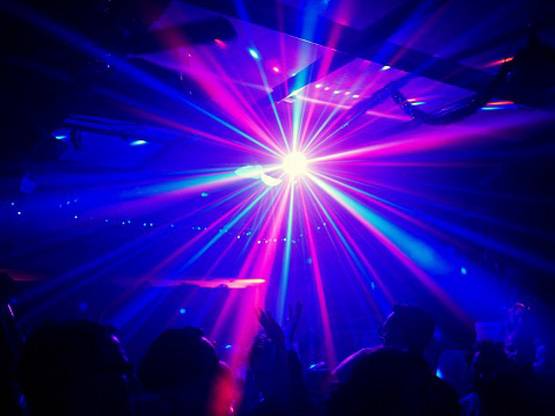 गेस्‍ट हाउस में रेव पार्टी, आपत्‍त‍िजनक हालत में मिले 150 स्‍टूडेंट्स