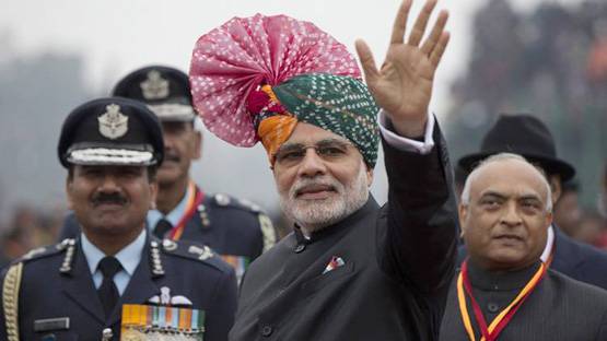 मोदी ने पहना लाल बंधेज किनारी वाला भगवा साफा, PHOTOS