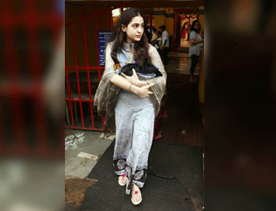 रक्षाबंधन से पहले भाई इब्राहिम संग मंदिर पहुंचीं सारा अली खान