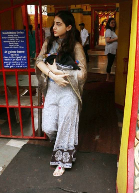 रक्षाबंधन से पहले भाई इब्राहिम संग मंदिर पहुंचीं सारा अली खान