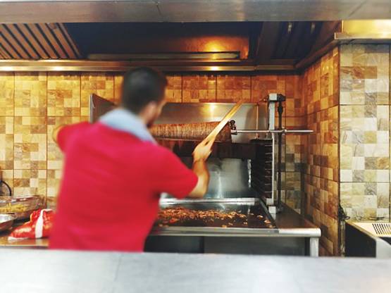 सऊदी अरब में आई गरीबी, महंगी कार वाले बन रहे हैं UBER ड्राइवर